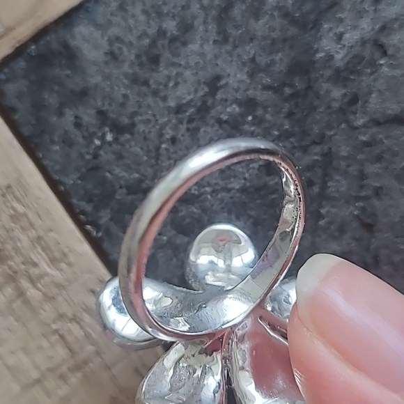 Flower Ring Size 9 - Picture 4 of 7